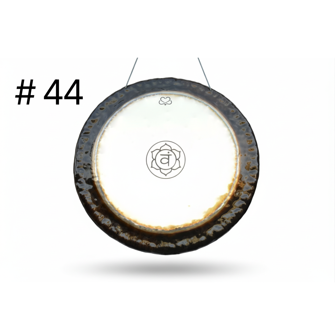 Gong artesanal hecho a mano modelo Svadhisthana de 34 pulgadas, pieza #44 forjada en Harmony Gongs.