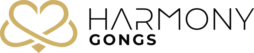 “Logo de Harmony Gongs, fabricantes artesanales de Gong en alpaca para meditación y terapia de sonido.”